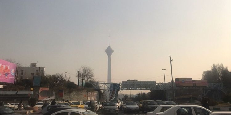 İran’da hava kirliliği nedeniyle eğitime ara verildi