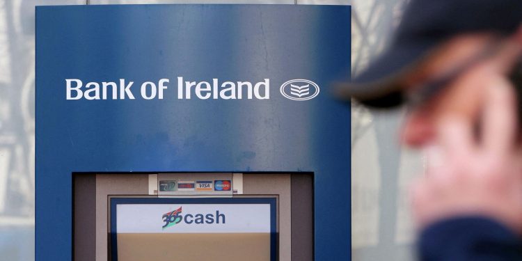 İrlanda’da fazla para veren ATM’lerde kuyruk oluştu