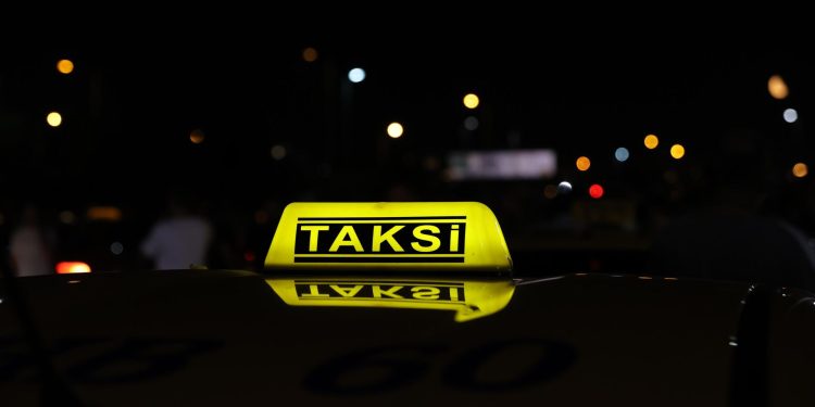 İstanbul’da taksicilerden taksimetre ücretine yüzde 100 zam talebi