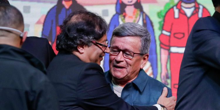 Kolombiya hükümeti ile ELN arasında 6 aylık ateşkes başladı