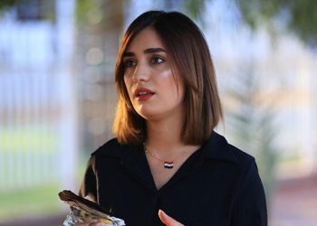 Kuran yakma eylemlerini protesto için İsveç pasaportunu yakan Iraklı kadın ülkesine döndü