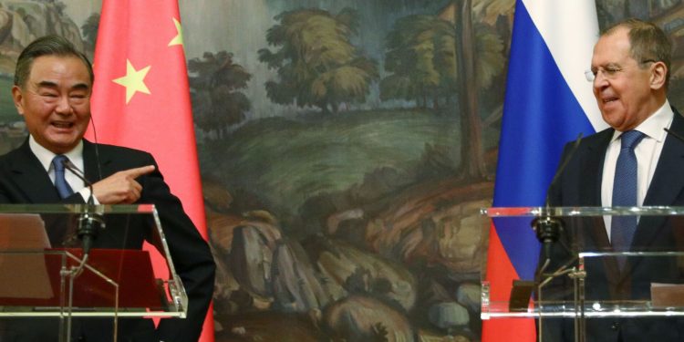 Lavrov ve Çinli mevkidaşı Wang, Batı’nın Rusya ve Çin karşıtı cepheleşme politikasına tepki gösterdi