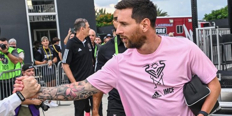 Messi’den imza alan temizlik görevlisi işten çıkarıldı: ‘Her saniyesine değerdi’