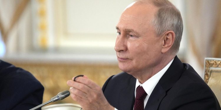 Putin: Bağımsız kalkınma yolunu seçen tüm ülkelerle askeri-teknik işbirliğini derinleştirmeye açığız