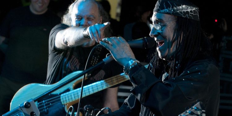 Rock müziğinin efsanesi Erkin Koray için ünlülerden taziye mesajı