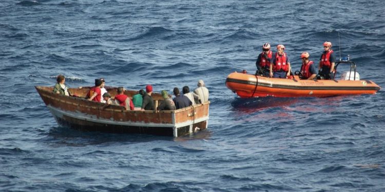 Sicilya açıklarında göçmen teknesi battı: Bir kişinin cansız bedenine ulaşıldı