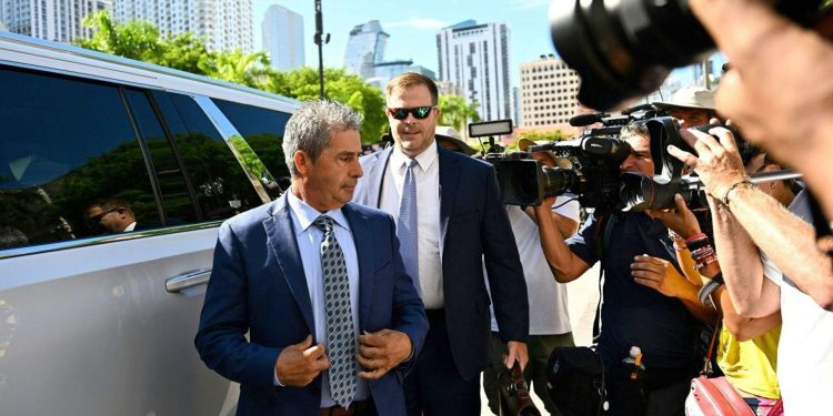 Trump’ın ‘gizli belgeler’ davasında suçlanan Mar-a-Lago yöneticisi hakim karşısına çıktı