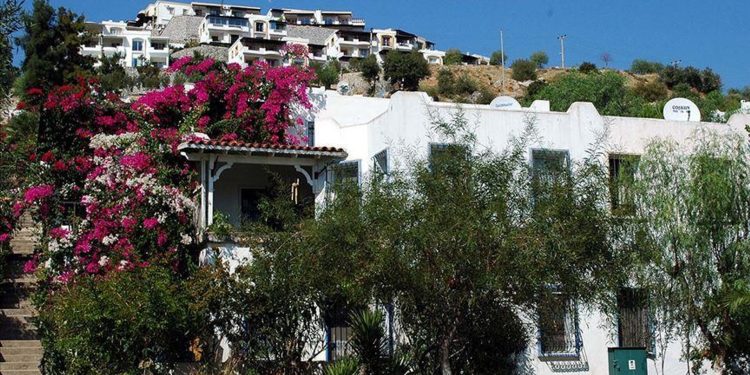 Yıllarca hizmetçisi olduğu ev, babasının çıktı: 1 milyarlık servete ortak oldu