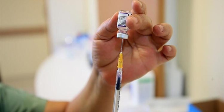 DSÖ: Mevcut Kovid-19 aşıları güvenli ve etkili olmayı sürdürüyor