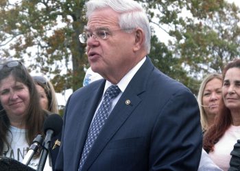 ‘Rüşvet almakla’ suçlanan Menendez, ABD Senatosu Dış İlişkiler Komitesi Başkanlığı’ndan ayrıldı