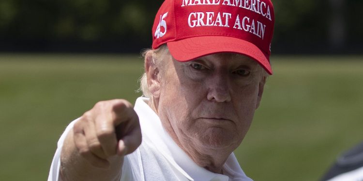 Trump’ın çok sayıda kişi ve kurumu dolandırdığına hükmedildi