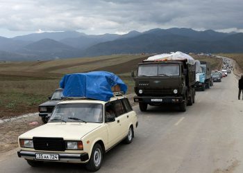 100 binden fazla Ermeni Karabağ’dan Ermenistan’a gitti