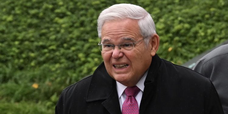 ABD’li Senatör Menendez, yeni iddianamede ‘yabancı bir hükümet için çalışmakla’ suçlandı