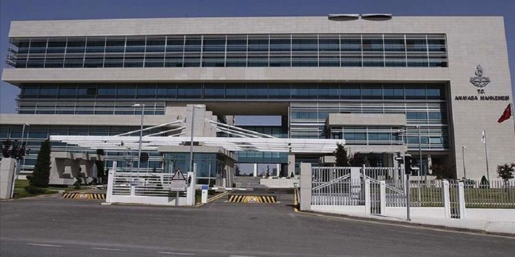 AYM’den üç parti hakkında kapatma kararı