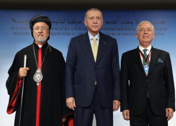 Cumhuriyet tarihinin ilk kilisesi törenle açıldı