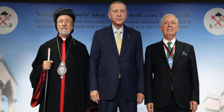 Cumhuriyet tarihinin ilk kilisesi törenle açıldı