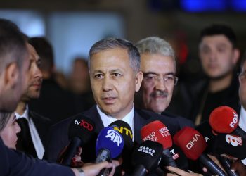 Erdoğan saldırıda yaralanan polisle görüştü: ‘Hainler bedellerini ağır ödedi, ödemeye devam edecek’