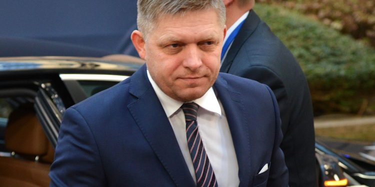 Macaristan’dan Slovakya’daki milletvekili seçimlerini kazanan SMER partisi lideri Fico’ya tebrik