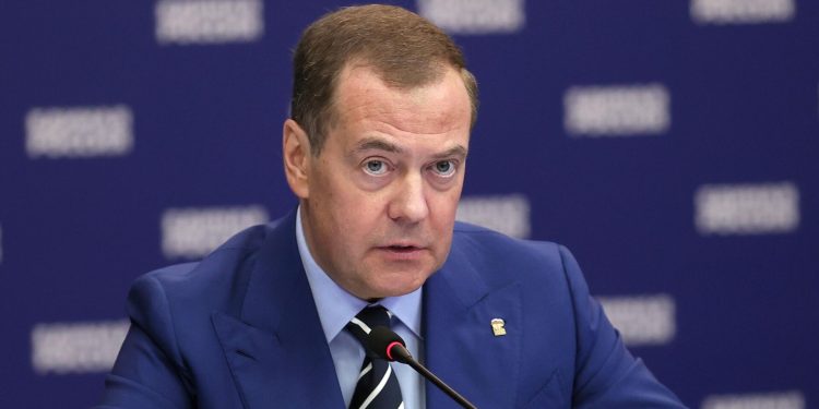 Medvedev: NATO’nun Ukrayna’ya verdiği silahlar bugün İsrail’de kullanılıyor