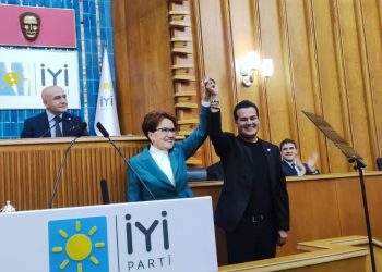 Meral Akşener, Hakan Peker’in rozetini taktı: İYİ Parti’nin belediye başkan adayı oldu