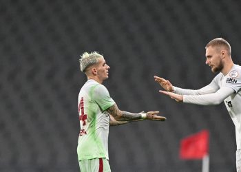 Oyuncular yeşile boyanmıştı: Stadın bakımını yapan firmanın sözleşmesi feshediliyor