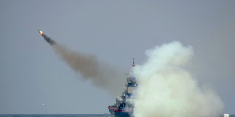 Ukrayna’nın insansız hücumbotlarla Kırım’ı hedef aldığı saldırı püskürtüldü