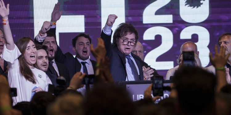 Merkez bankasını kapatacağım diyen lidere yeterli oy çıkmadı: Arjantin’de seçimler ikinci tura kaldı