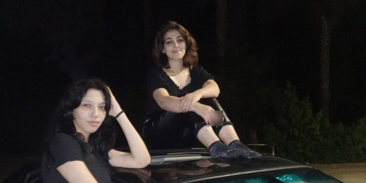 İki kız çocuğu ailelerine mesaj atıp kayıplara karıştı