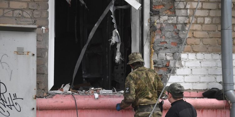 ‘Kiev, Rusya’yı suçlamak için Kupyansk’ta evlere yapılan bombardıman ile ilgili sahte video çekti’