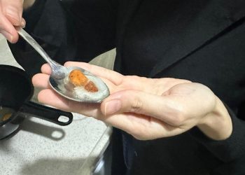 Marketten aldığı yumurtadan çıktı: ‘Gagası ve gözleri olduğunu gördüm’