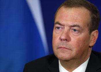 Medvedev: Dünyada ve Rusya etrafında durum gergin, NATO komşu ülkelerdeki potansiyelini artırıyor