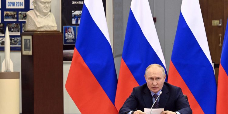Putin: Yakında insanoğlunun hayatı uzay alanı olmadan mümkün olmayacak