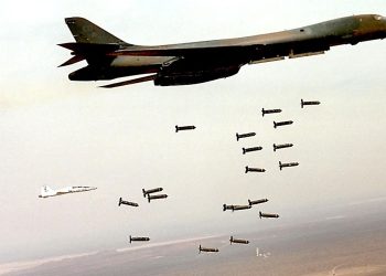 Rus savaş uçağından Baltık Denizi üzerinde ABD’nin iki bombardıman uçağına önleme